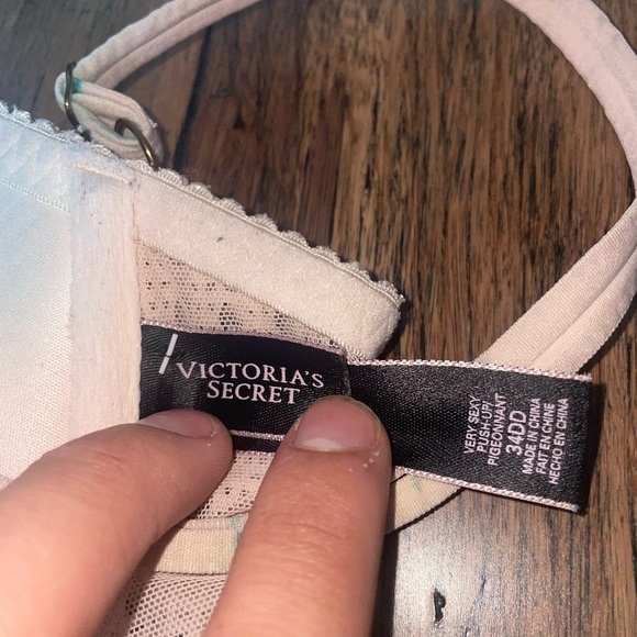 Victoria’s Secret very sexy push up - Picture 10 of 16